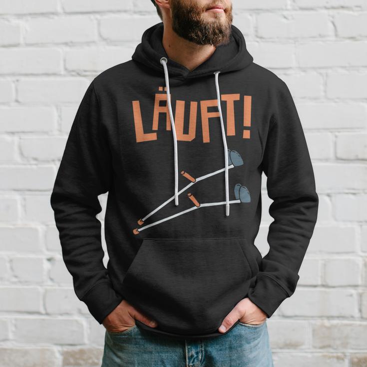 Läuft Krückück [German Language] Black S Hoodie Geschenke für Ihn